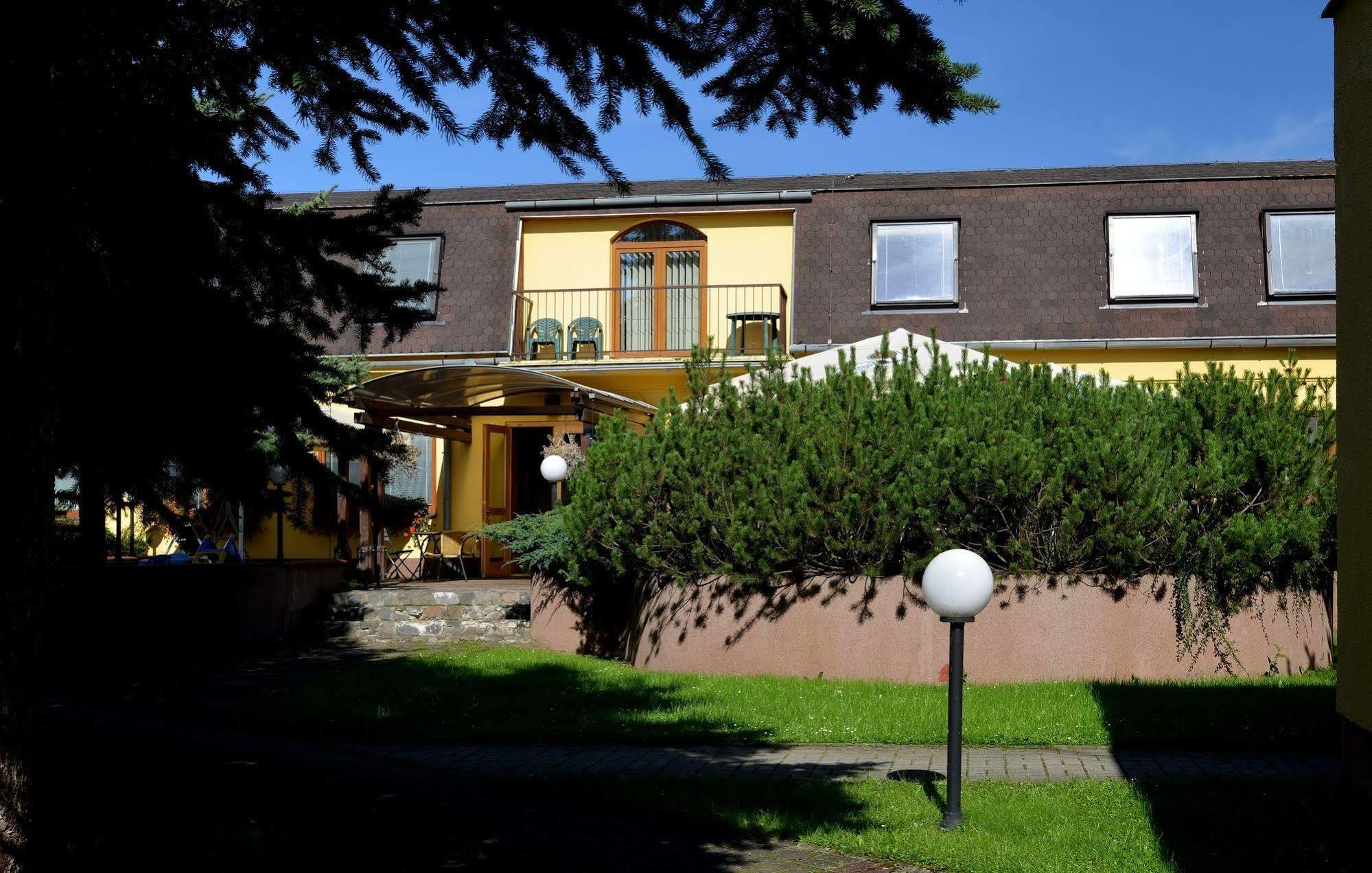 Penzion Agrothermal Bešeňová Extérieur photo
